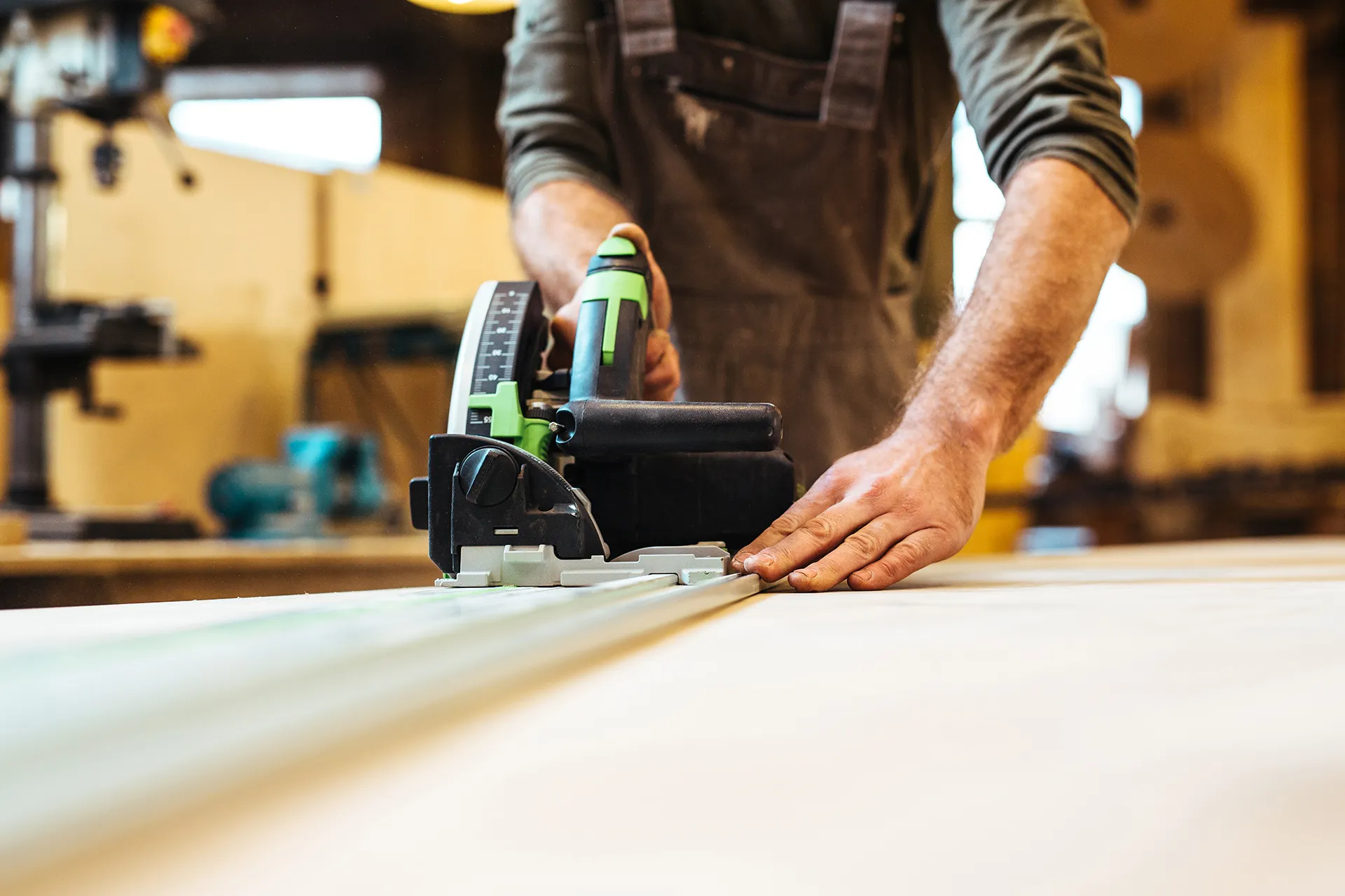 carpenter using buzz saw to cut timber slats down to size